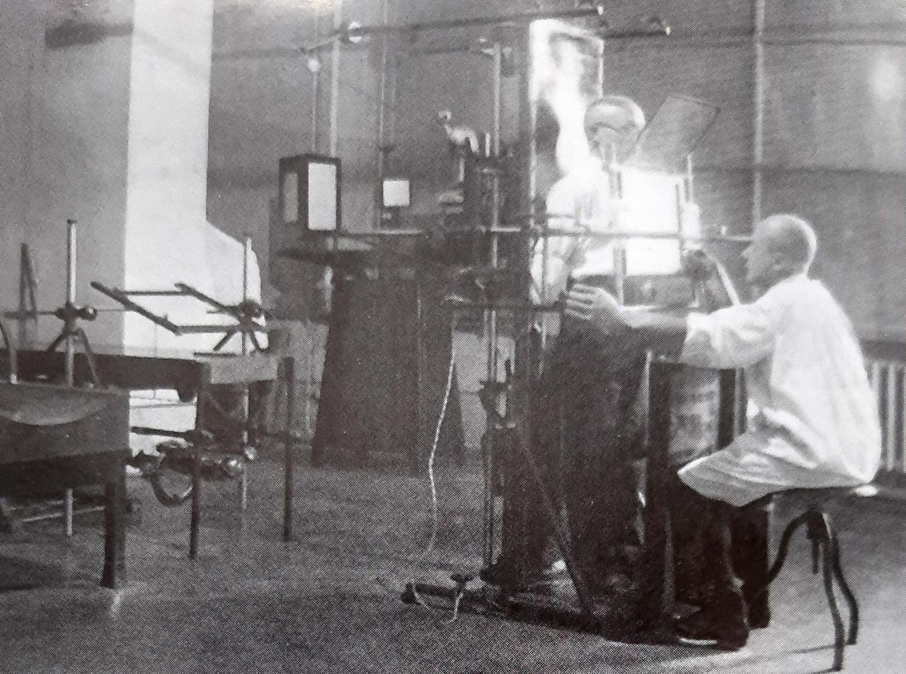 Фото «Фотографии» костей и мобильные кабинеты: опубликованы архивные снимки новосибирского рентгена в СССР 4 - Сиб.ФМ Фото «Фотографии» костей и мобильные кабинеты: опубликованы архивные снимки новосибирского рентгена в СССР 4