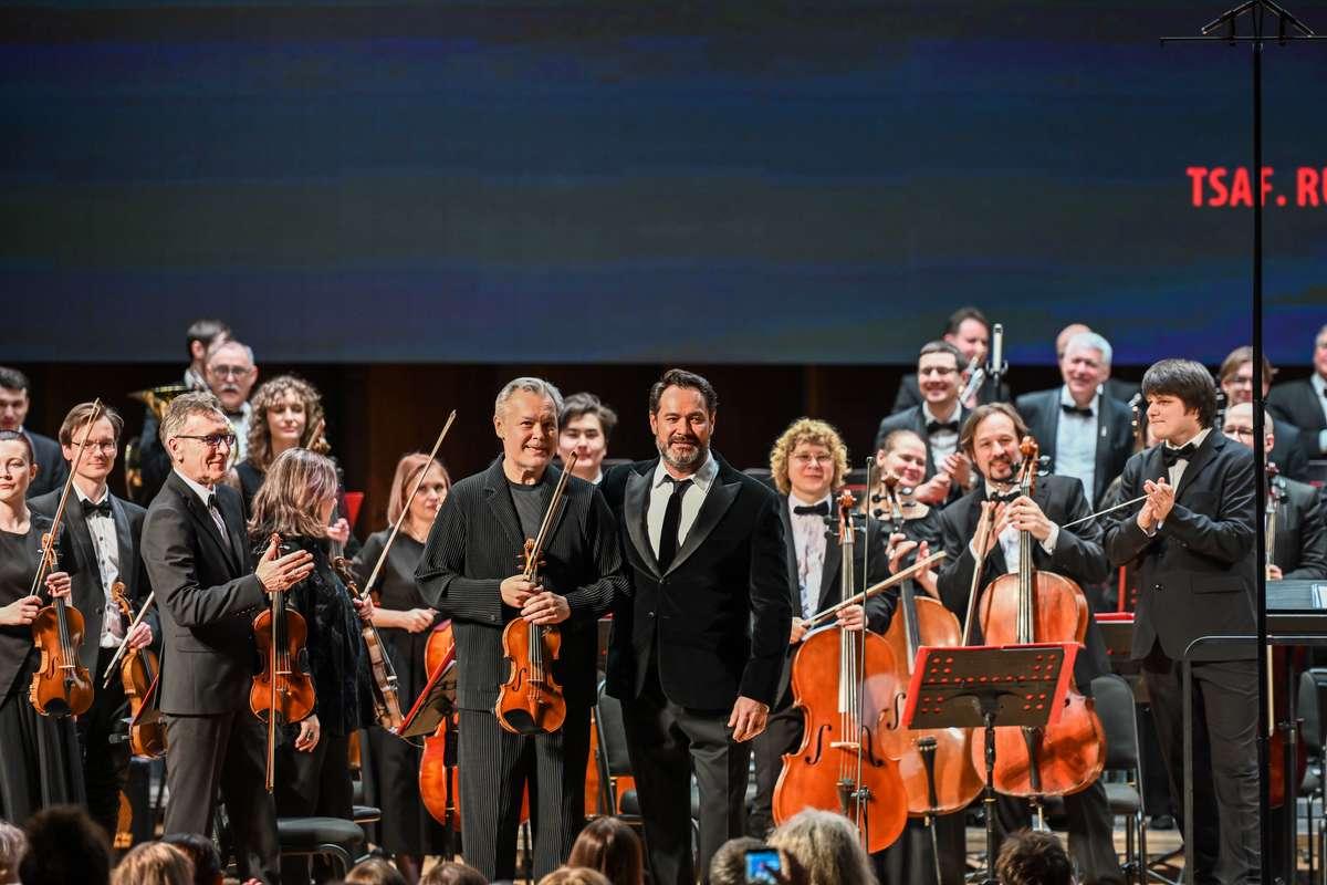 Фото XIII Транссибирский арт-фестиваль открылся в Новосибирске: яркие кадры с первого дня праздника искусств 19