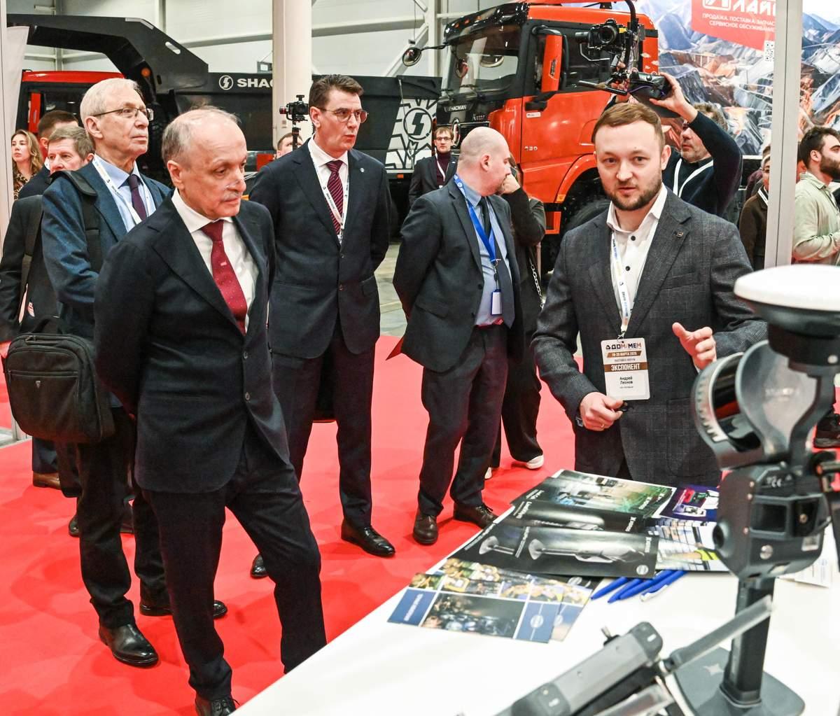 Фото В Новосибирске открылась международная выставка-форум «Добыча. Обогащение. Металлургия». Фоторепортаж 6