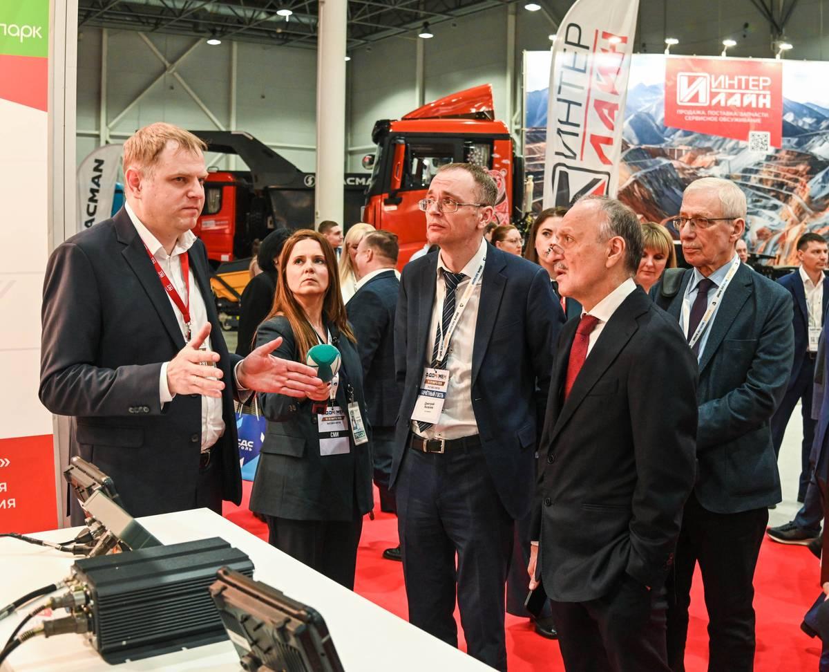 Фото В Новосибирске открылась международная выставка-форум «Добыча. Обогащение. Металлургия». Фоторепортаж 10