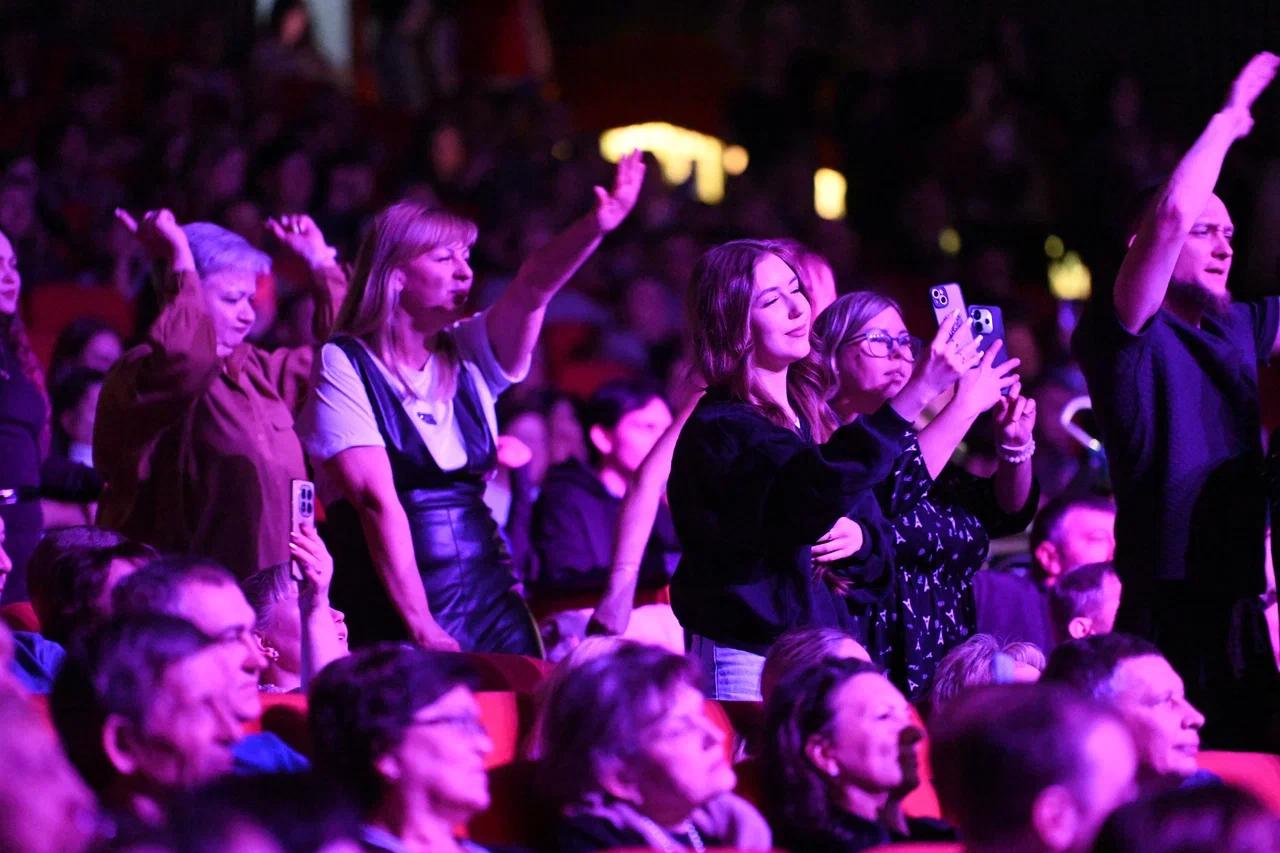 Фото «Хоп, мусорок» и «Наколочки»: в Новосибирске выступили Воровайки. ФОТОРЕПОРТАЖ 2