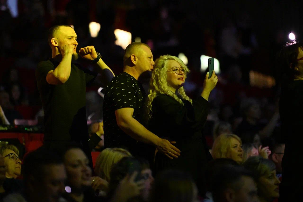 Фото «Хоп, мусорок» и «Наколочки»: в Новосибирске выступили Воровайки. ФОТОРЕПОРТАЖ 3