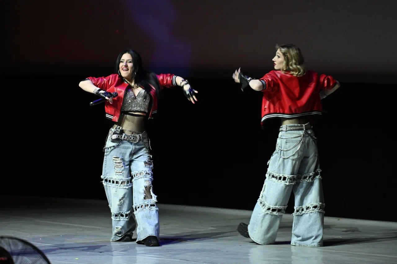 Фото «Хоп, мусорок» и «Наколочки»: в Новосибирске выступили Воровайки. ФОТОРЕПОРТАЖ 5