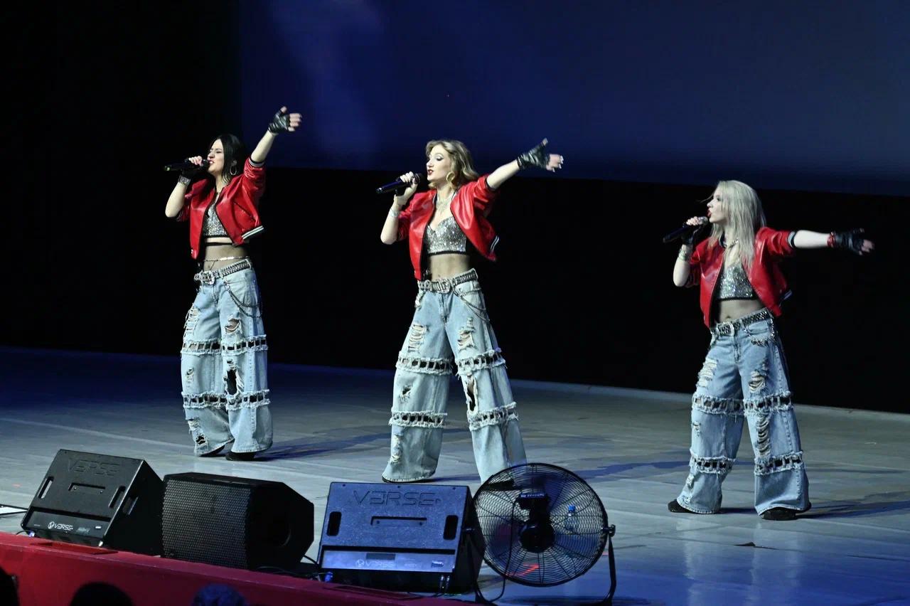 Фото «Хоп, мусорок» и «Наколочки»: в Новосибирске выступили Воровайки. ФОТОРЕПОРТАЖ 12