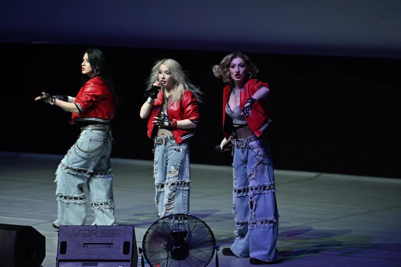 Фото «Хоп, мусорок» и «Наколочки»: в Новосибирске выступили Воровайки. ФОТОРЕПОРТАЖ 14