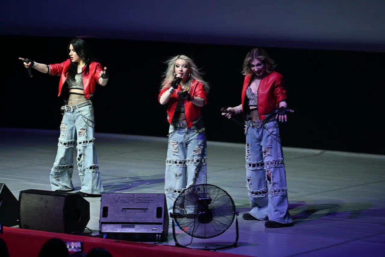 Фото «Хоп, мусорок» и «Наколочки»: в Новосибирске выступили Воровайки. ФОТОРЕПОРТАЖ 13