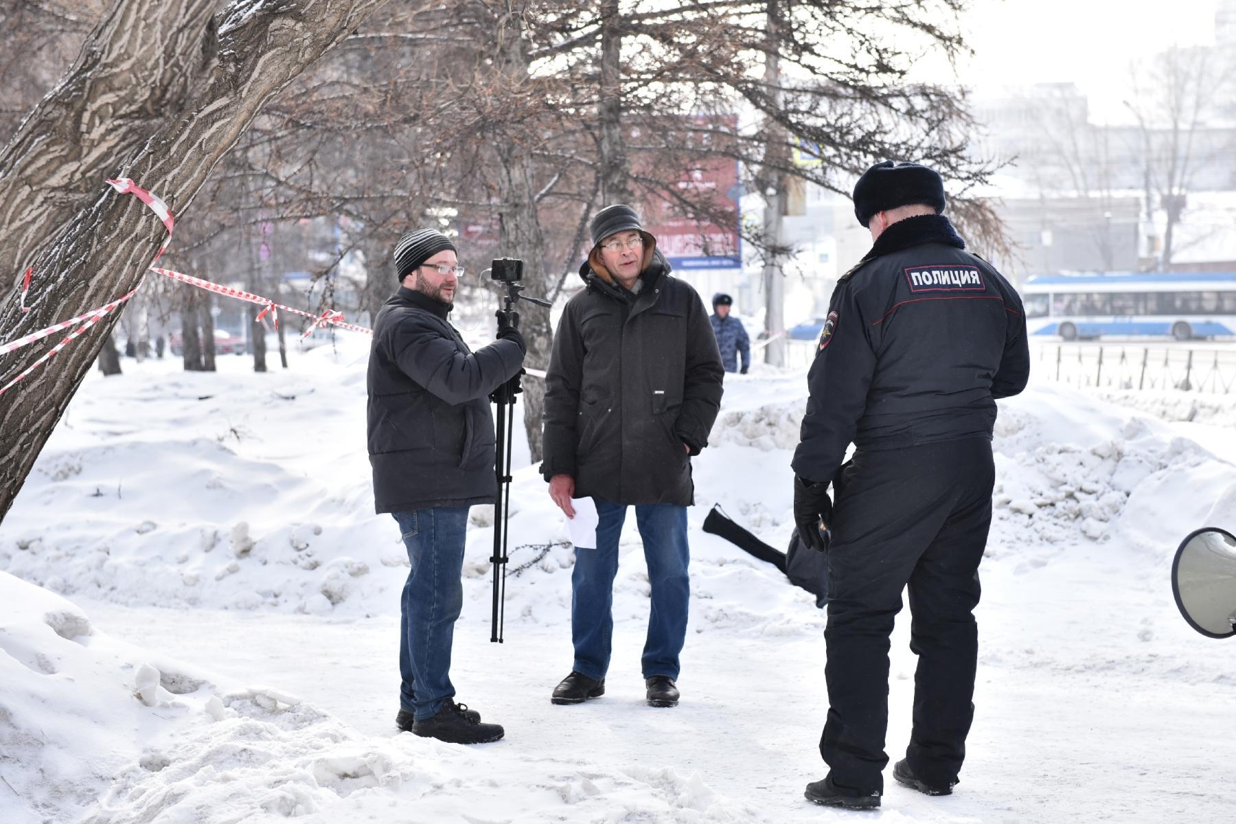 Фото В Новосибирске опубликованы кадры задержания 16 участников митинга против блокировки Telegram 11