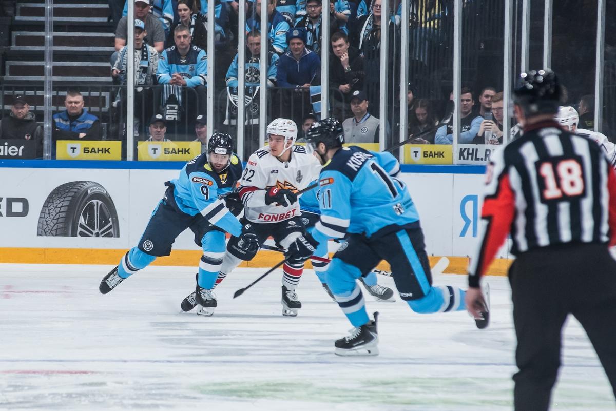 Фото Новосибирская «Сибирь» одержала волевую победу над «Металлургом»: яркие кадры напряжённого матча 4