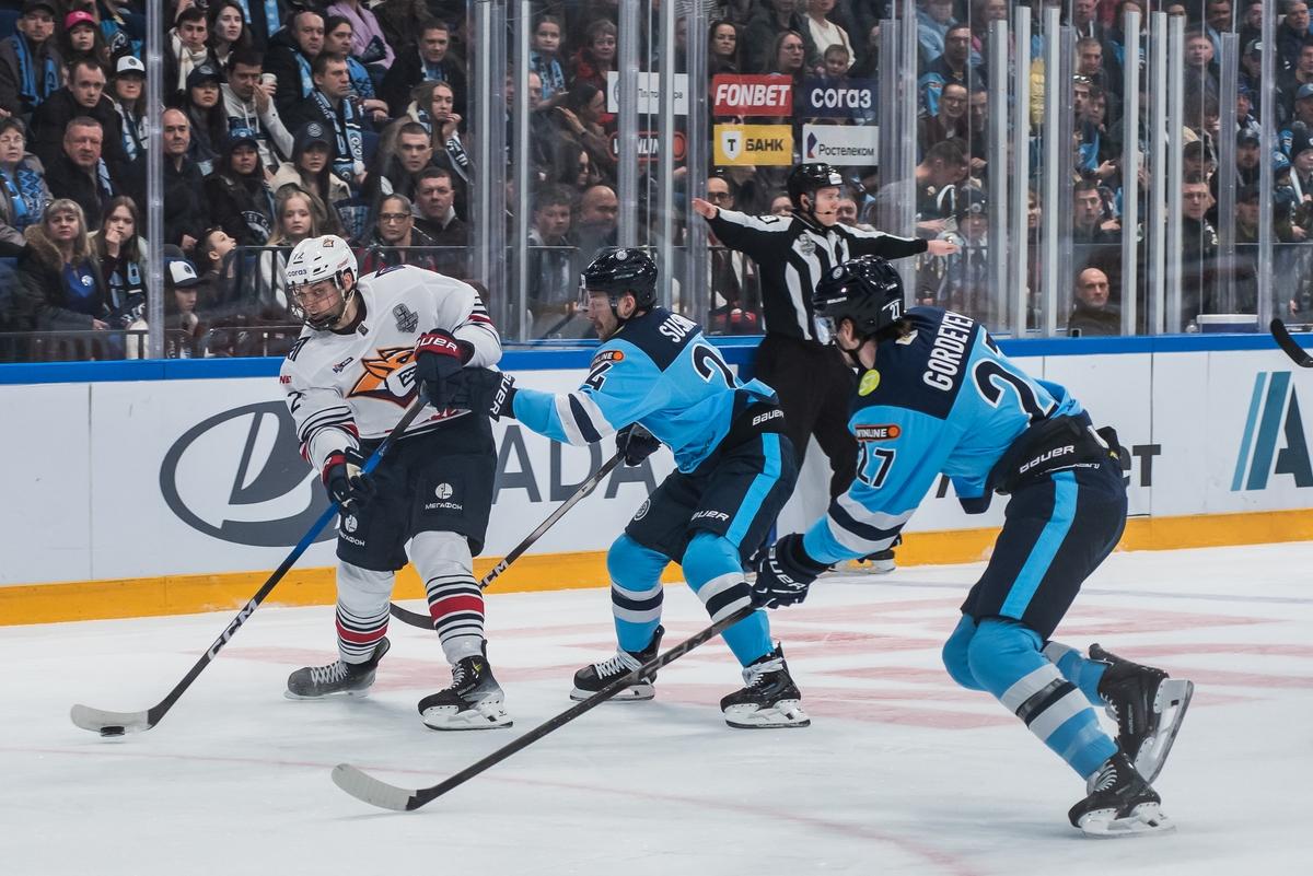 Фото Новосибирская «Сибирь» одержала волевую победу над «Металлургом»: яркие кадры напряжённого матча 12