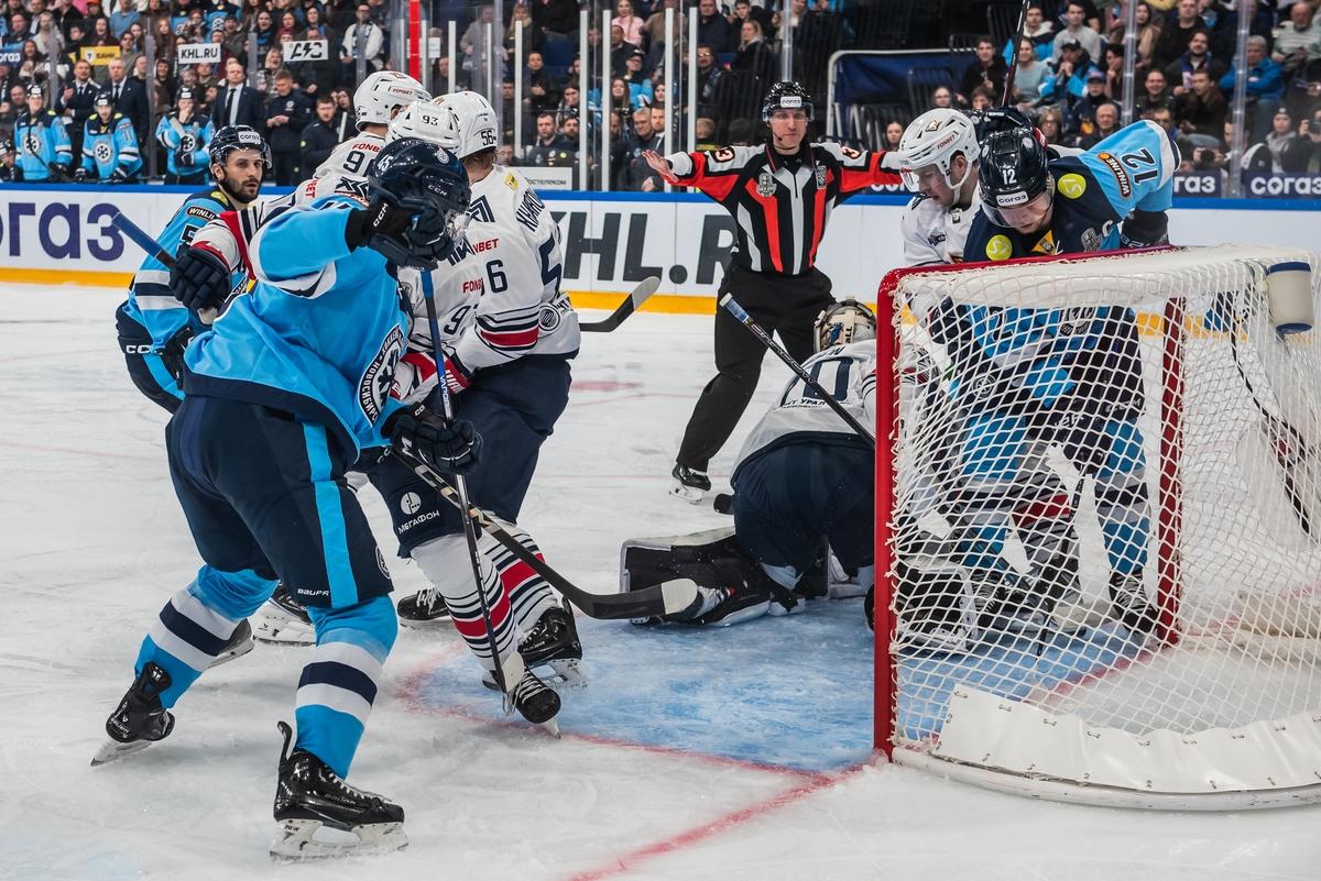 Фото Новосибирская «Сибирь» одержала волевую победу над «Металлургом»: яркие кадры напряжённого матча 16