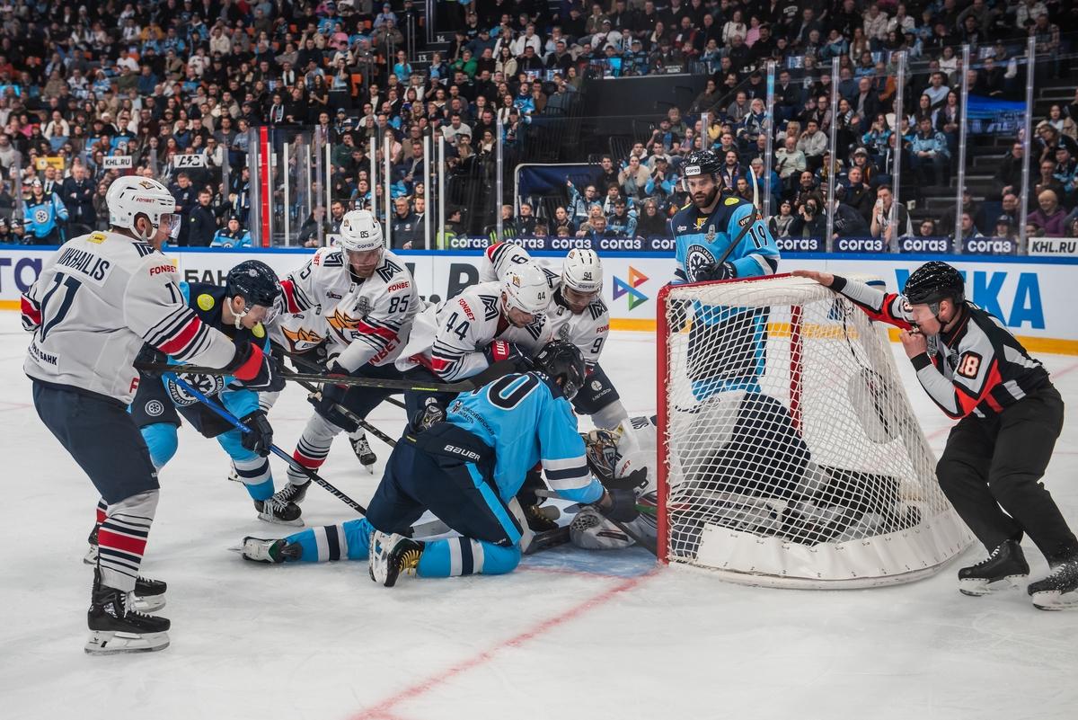 Фото Новосибирская «Сибирь» одержала волевую победу над «Металлургом»: яркие кадры напряжённого матча 20