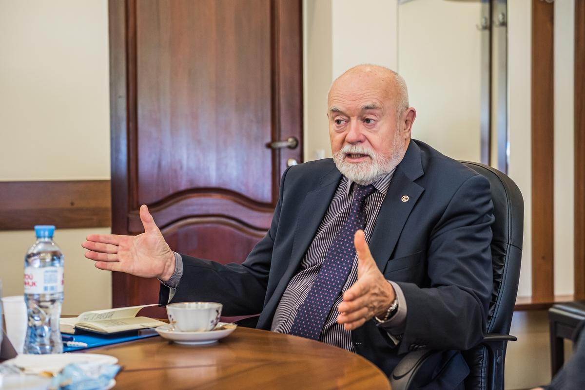 Фото Академик Похиленко: «Продавать сырье — не проклятие, а подарок судьбы. Но им нужно уметь пользоваться» 3