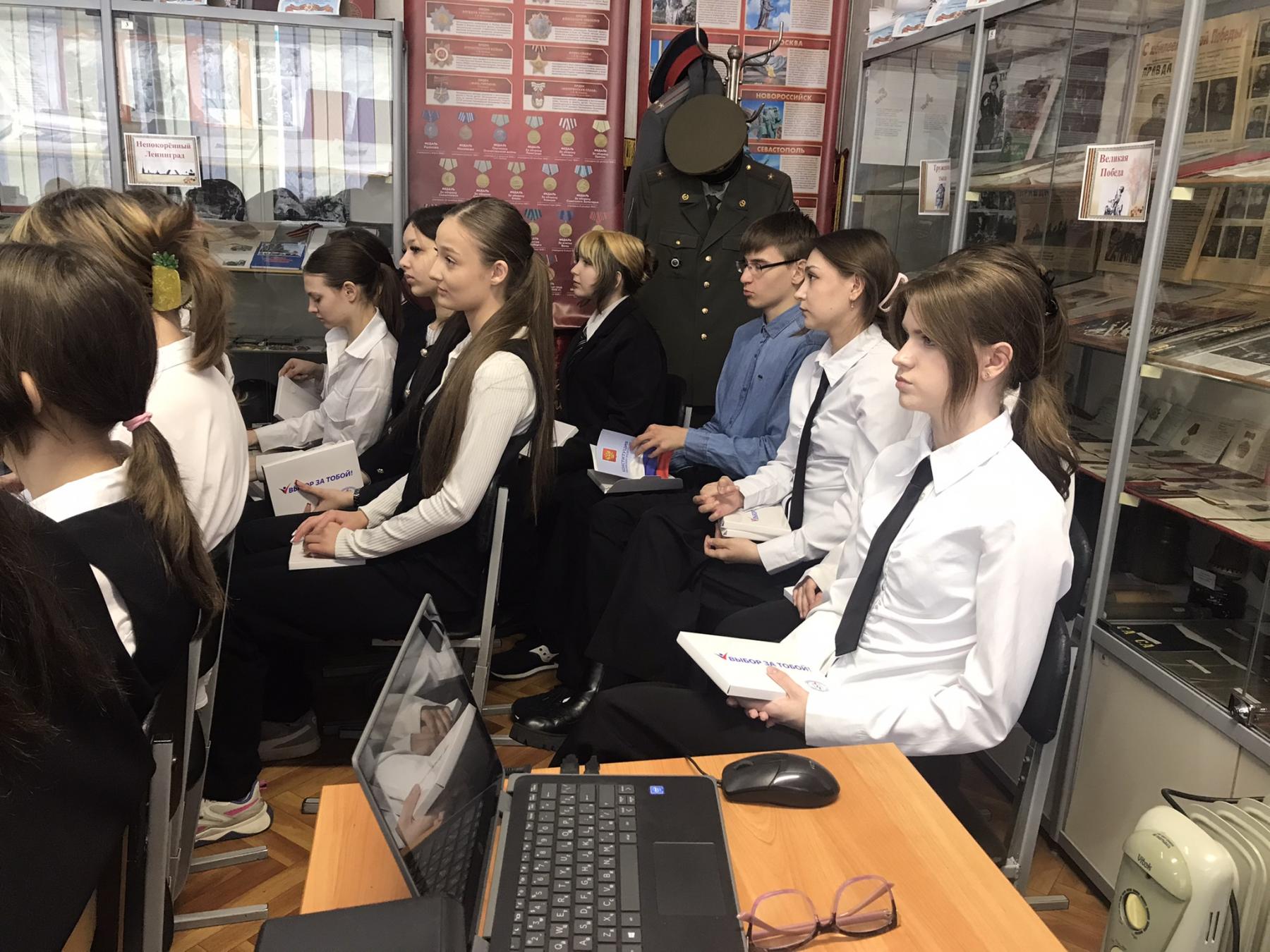 Фото Школьникам в Новосибирске рассказали о работе депутатов горсовета 5