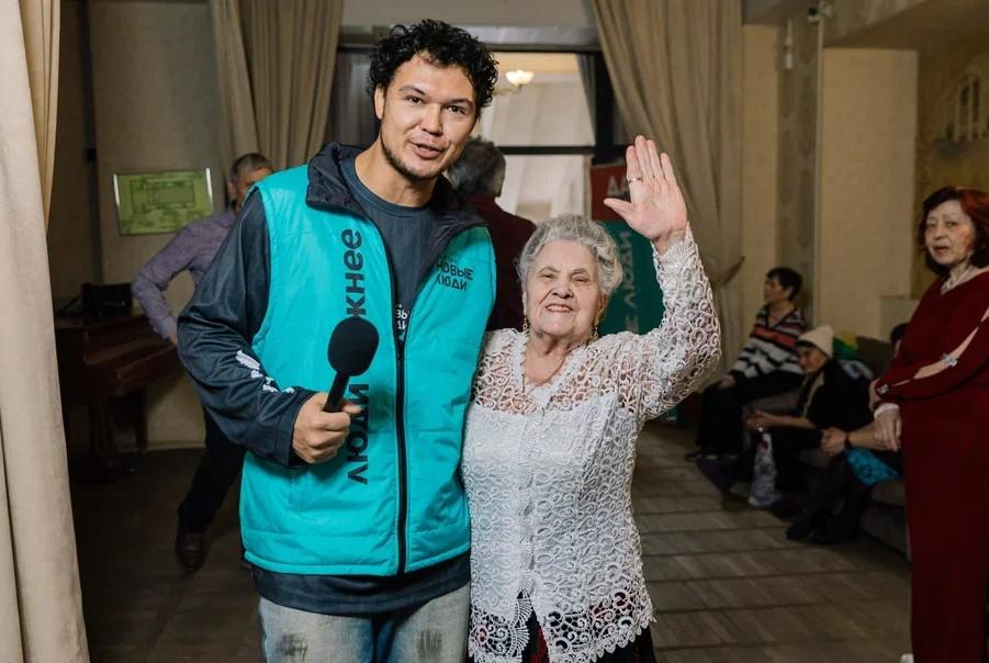 Фото Вернули атмосферу школьных дискотек: «Новые люди» провели танцевальный фестиваль для новосибирцев «серебряного» возраста 3