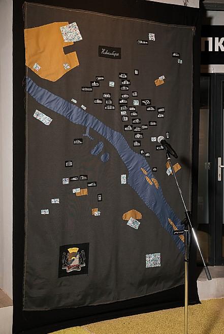 Фото Вышитый конструктивизм. В Новосибирске открылась выставка Саши Браулова «Стежки прогресса» 8