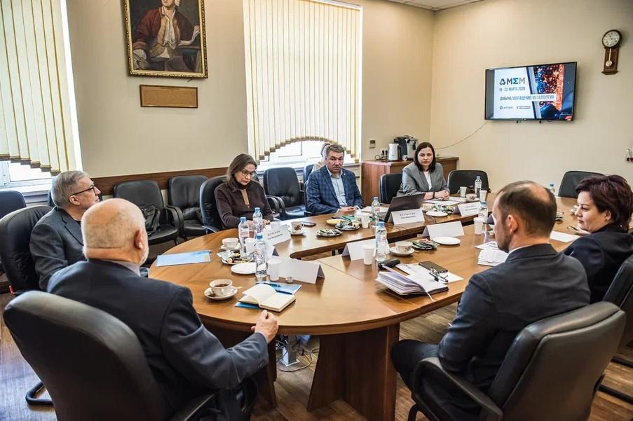 Фото В Новосибирске обсудили предстоящий форум «Добыча. Обогащение. Металлургия – 2026» 7