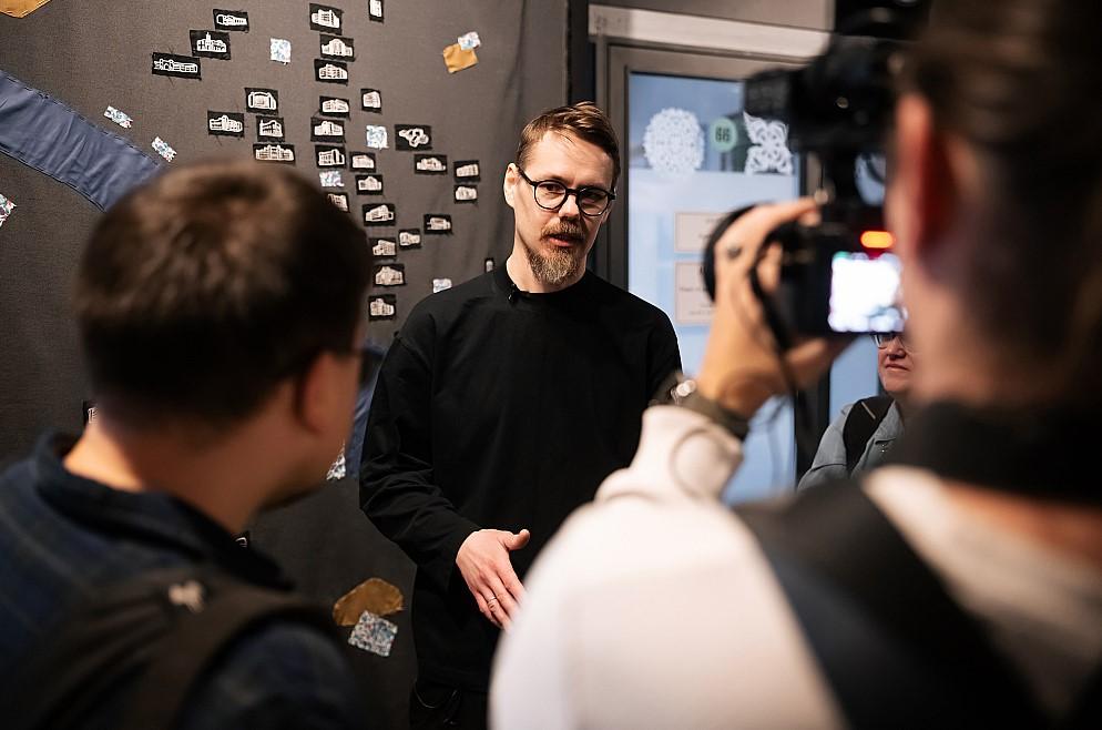 Фото Вышитый конструктивизм. В Новосибирске открылась выставка Саши Браулова «Стежки прогресса» 5