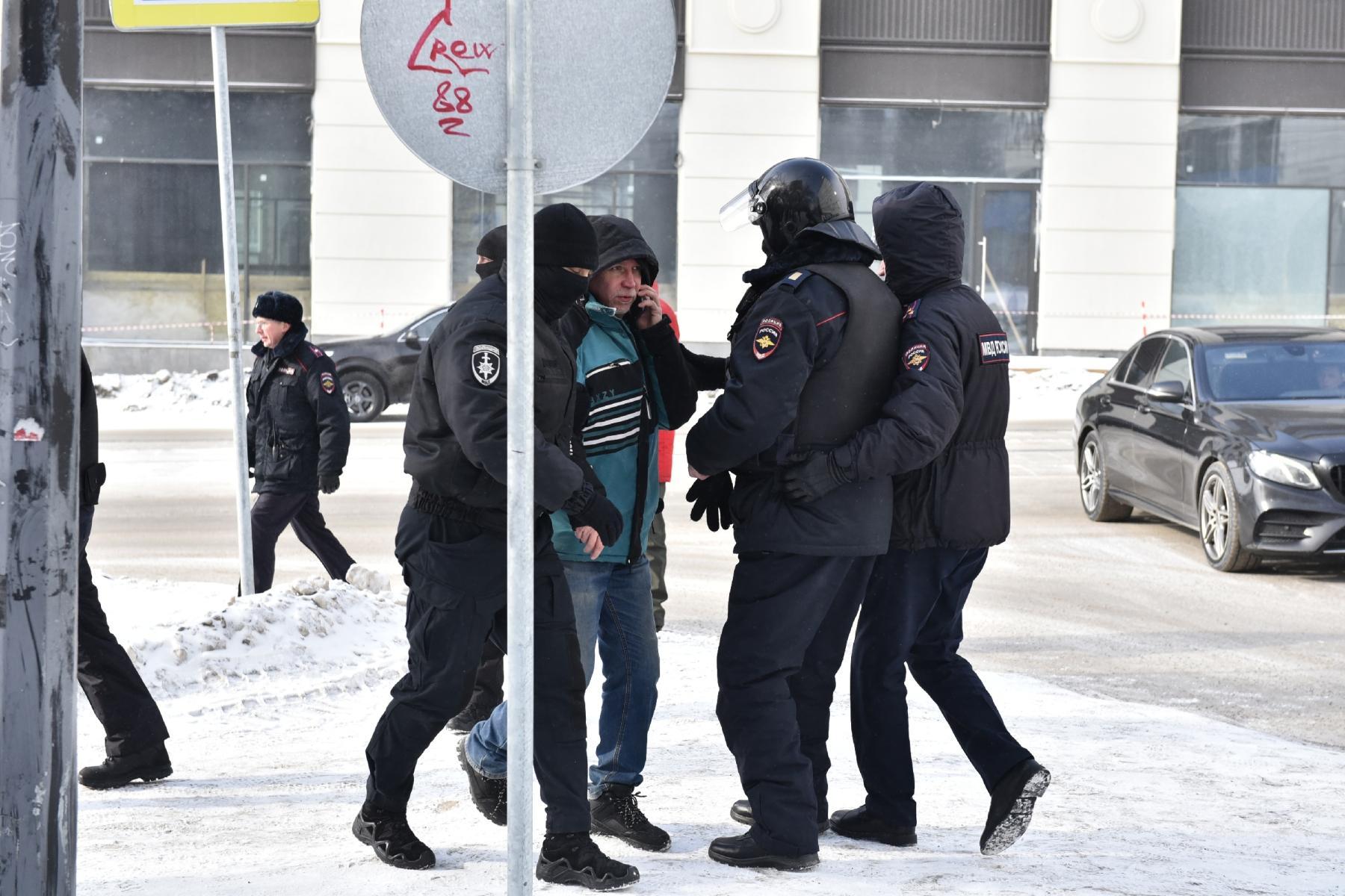 Фото В Новосибирске опубликованы кадры задержания 16 участников митинга против блокировки Telegram 19