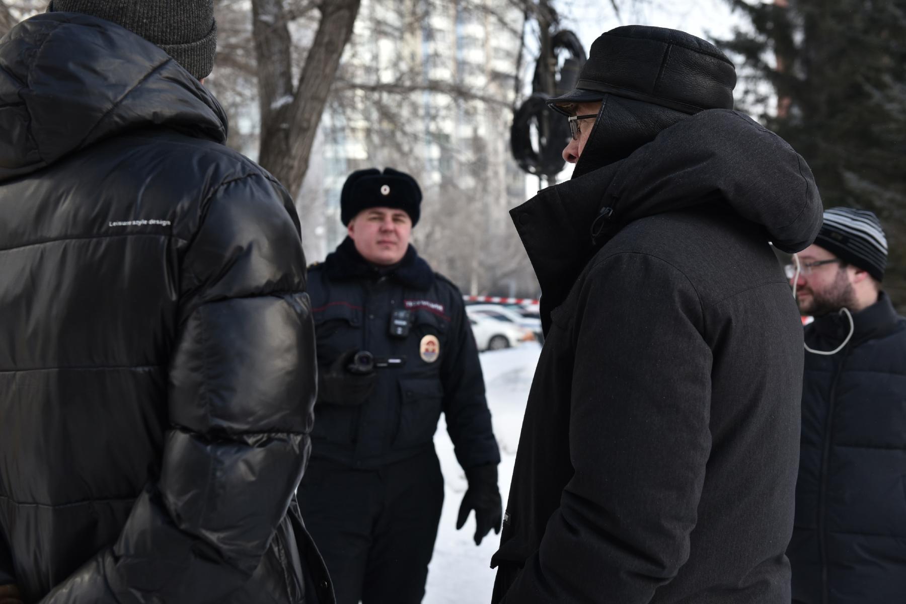 Фото В Новосибирске опубликованы кадры задержания 16 участников митинга против блокировки Telegram 16