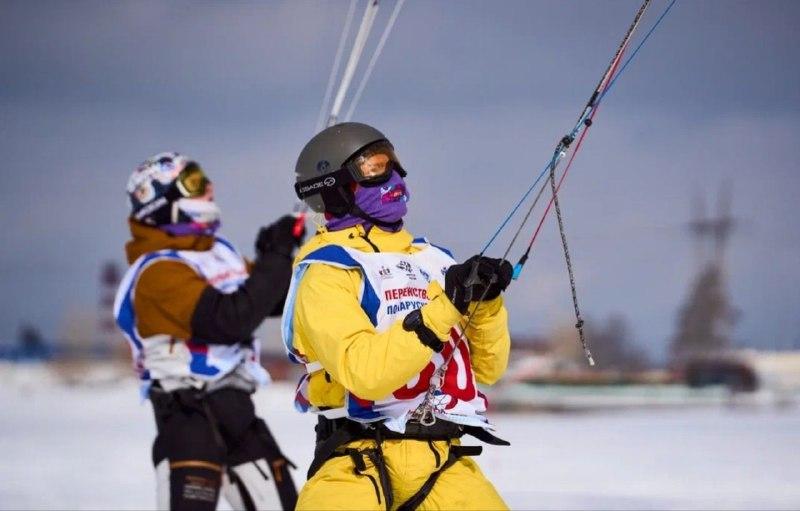 Фото На льду Новосибирского водохранилища прошло Первенство России по сноукайтингу: 20 ярких фото 14