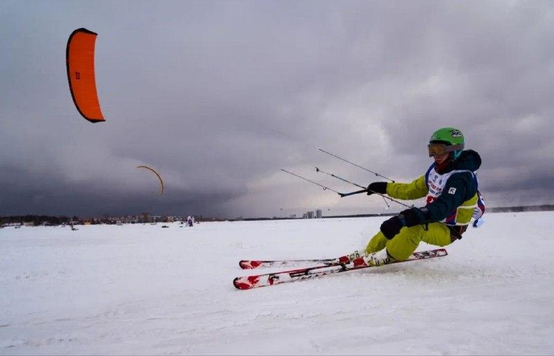 Фото На льду Новосибирского водохранилища прошло Первенство России по сноукайтингу: 20 ярких фото 19