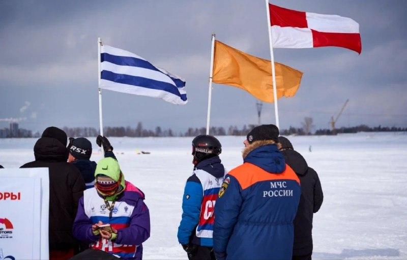 Фото На льду Новосибирского водохранилища прошло Первенство России по сноукайтингу: 20 ярких фото 21