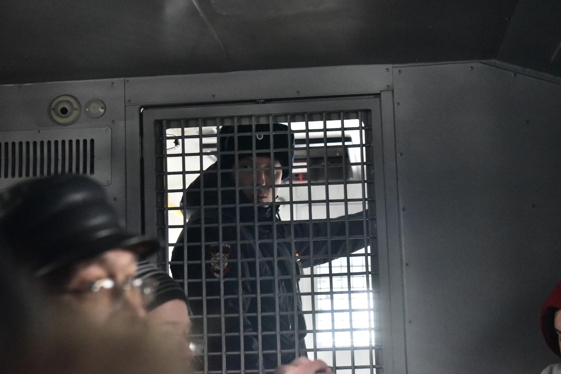 Фото В Новосибирске опубликованы кадры задержания 16 участников митинга против блокировки Telegram 5