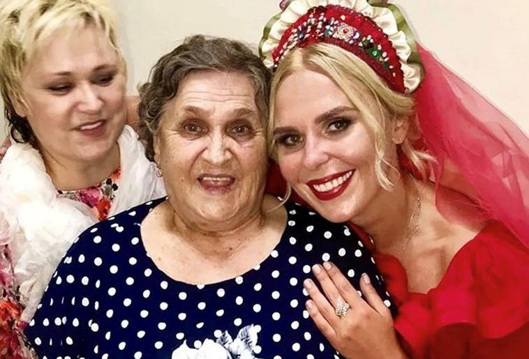 Фото Новосибирские знаменитости показали фото своих мам к 8 Марта 2