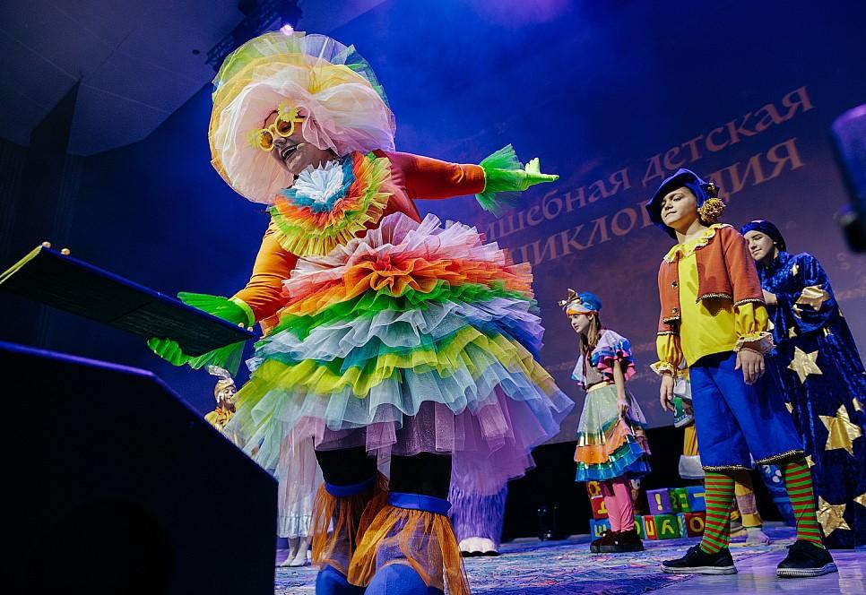 Фото В Новосибирск приходит сказка: новосибирцев ждет встреча с героями и загадочным Лабубу 2