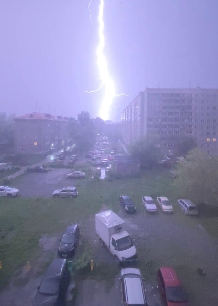 Фото Ночная гроза попала на фото и видео в Новосибирске 2