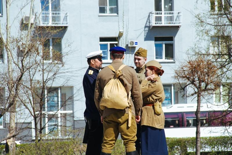 Фото Новосибирцы принесли цветы на Монумент Славы в День Победы 10