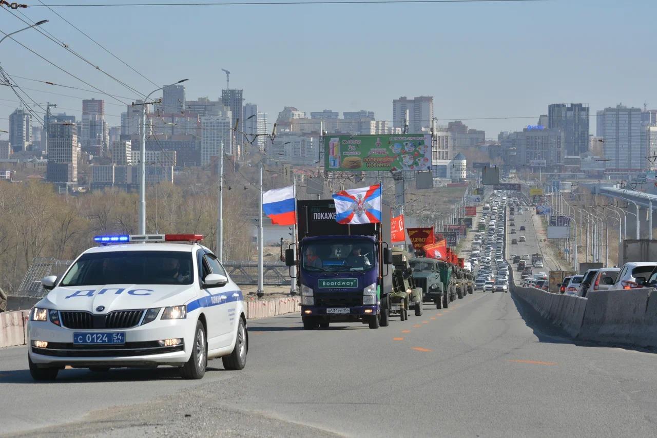 Фото Автопробег со штандартами фронтов ВОВ прошёл в Новосибирске 4