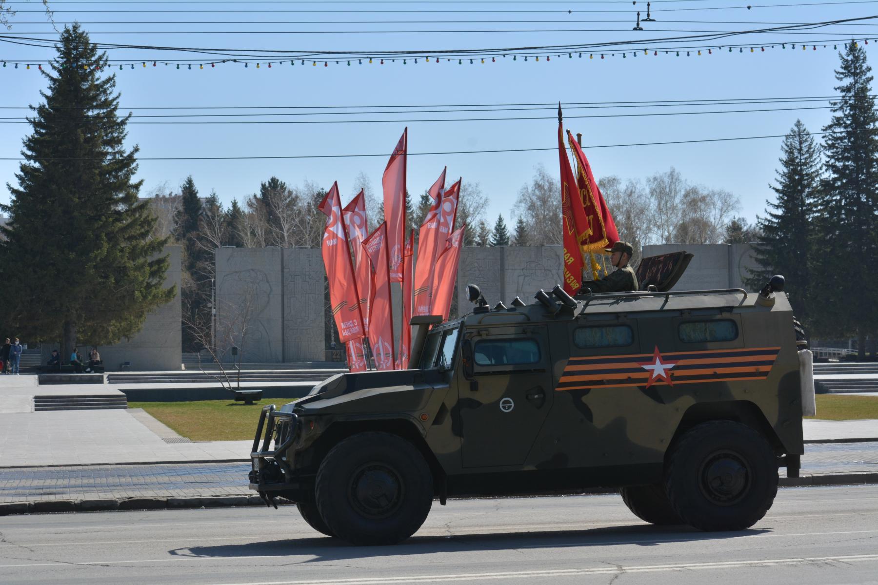 Фото Автопробег со штандартами фронтов ВОВ прошёл в Новосибирске 5