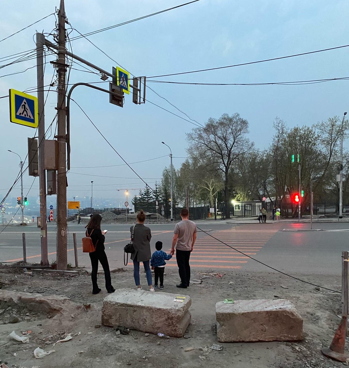 Фото Состояние пешеходного перехода на площади Лыщинского шокировало жителей Новосибирска 2