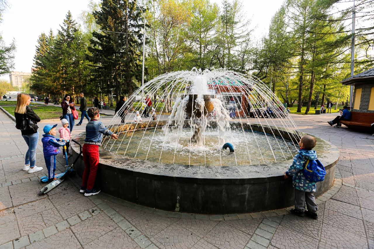 Фото Сезон фонтанов в разгаре в Новосибирске: 10 впечатляющих фото 5