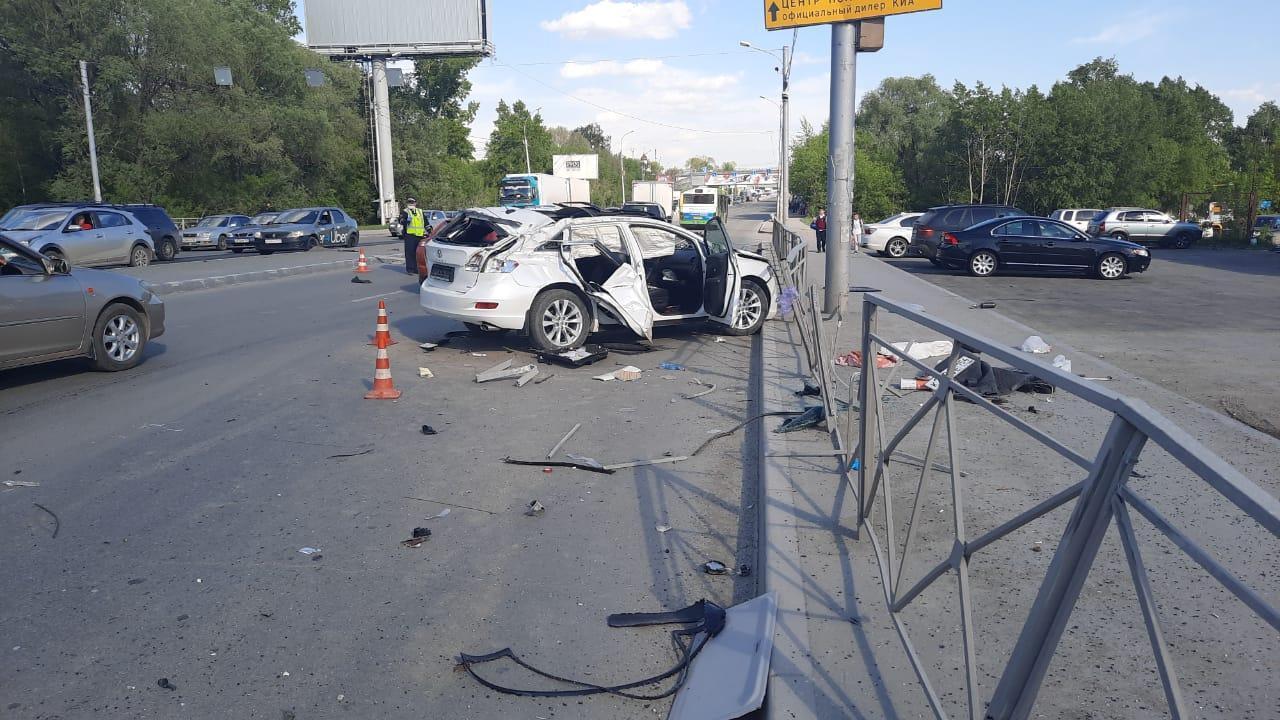 Фото Водитель Toyota Venza погиб в ДТП на Большевистской в Новосибирске 3
