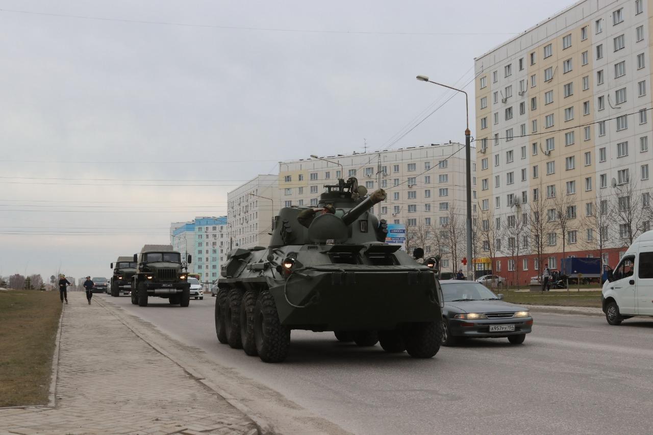 Фото В Новосибирске для ветеранов провели мини-парад военной техники 7