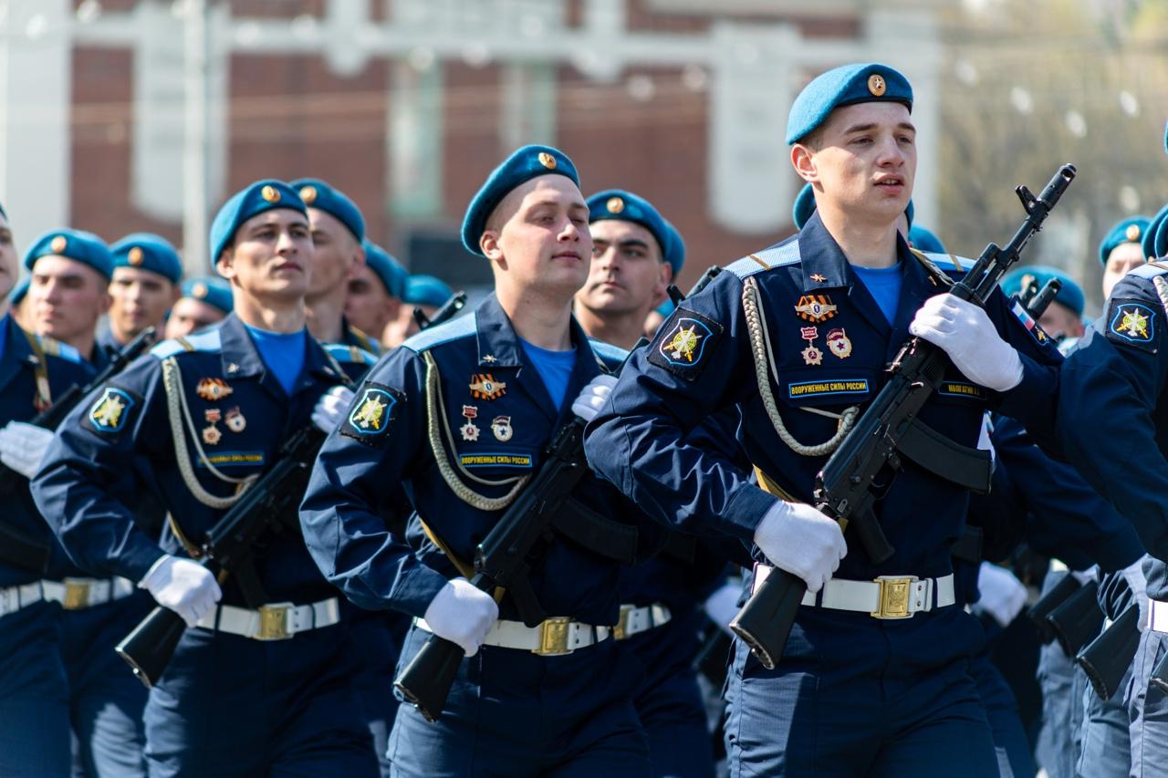 Фото «Этот день мы приближали, как могли»: 20 пронзительных кадров с Парада Победы в Новосибирске 9 Мая 9
