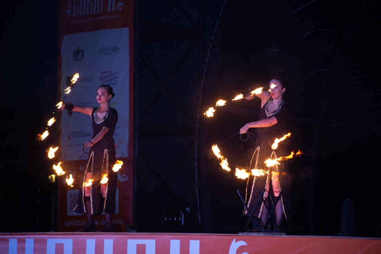 Фото Файер-шоу «Огни Сибири» прошло на набережной Новосибирска 16