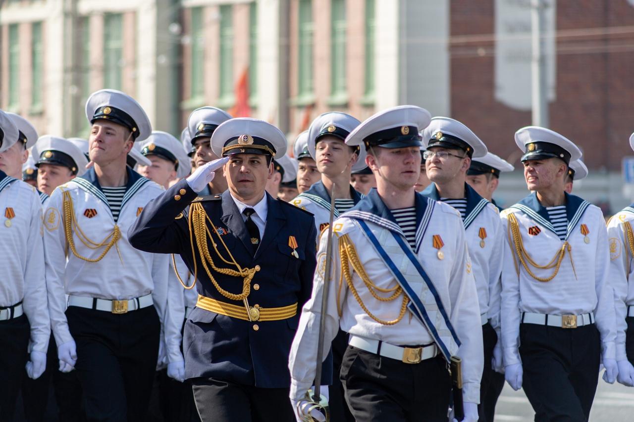 Фото «Этот день мы приближали, как могли»: 20 пронзительных кадров с Парада Победы в Новосибирске 9 Мая 12