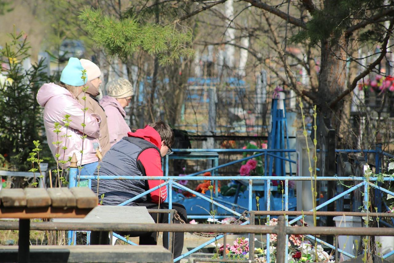 Фото Жители Новосибирска поехали на погосты отметить Радоницу 3 мая 2