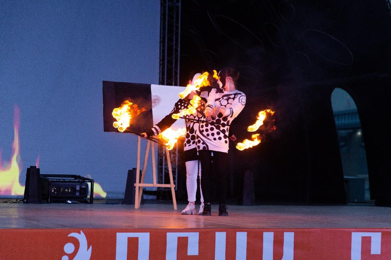 Фото Файер-шоу «Огни Сибири» прошло на набережной Новосибирска 6