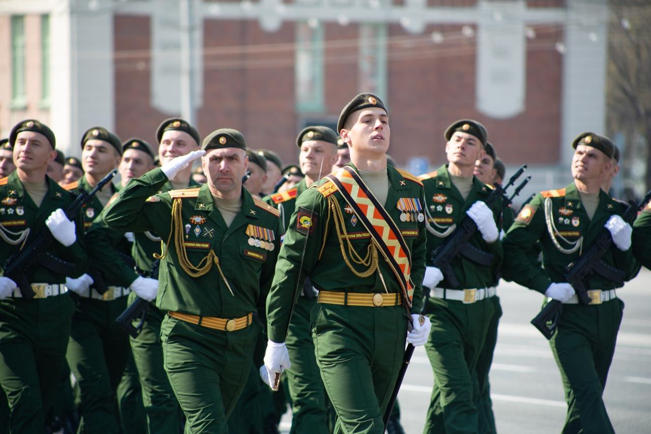 Фото «Этот день мы приближали, как могли»: 20 пронзительных кадров с Парада Победы в Новосибирске 9 Мая 14
