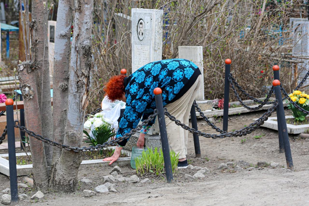 Фото Жители Новосибирска поехали на погосты отметить Радоницу 3 мая 10
