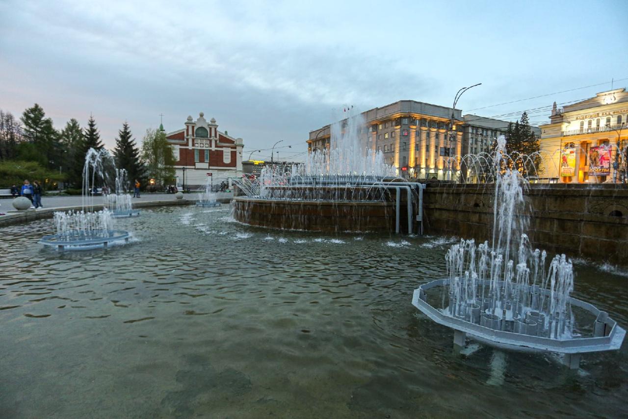 Фото В Новосибирске ко Дню Победы одновременно запустили 15 фонтанов 5