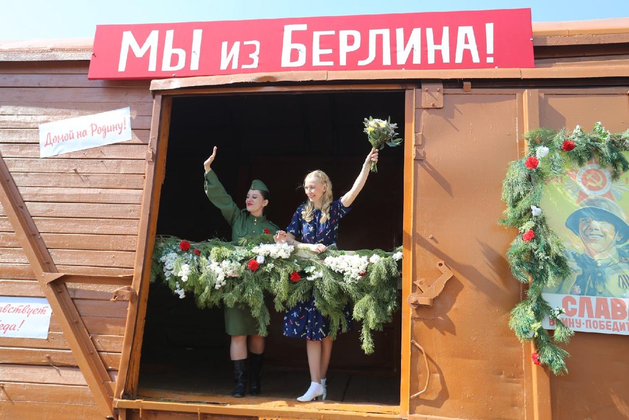 Фото На вокзал Новосибирска прибыл ретропоезд в честь 77-й годовщины Победы 2