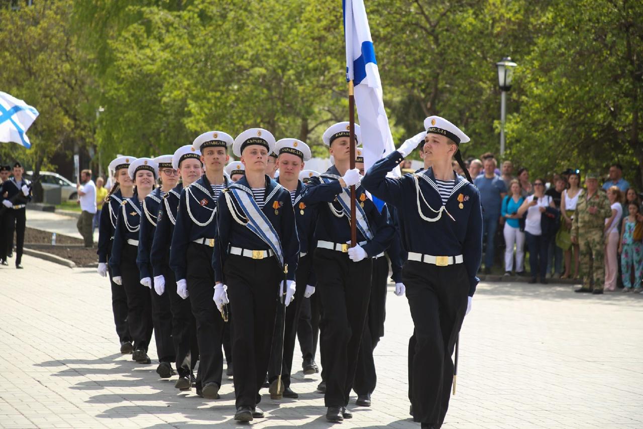Фото В Новосибирске 400 кадет приняли участие в параде к 30-летию Сибирского кадетского корпуса 4