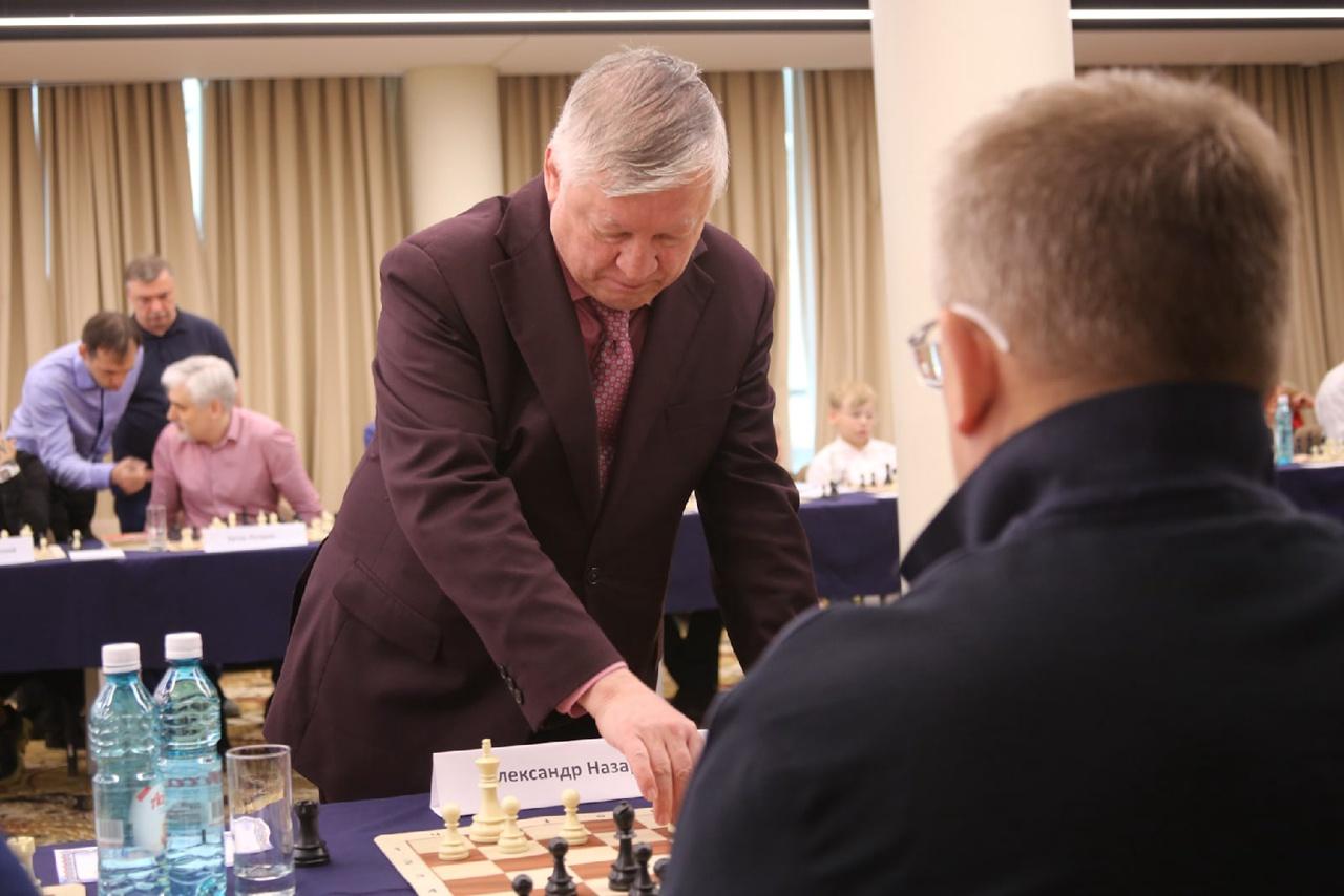 Фото Чемпион мира по шахматам Анатолий Карпов провел сеанс одновременной игры в Новосибирске 2