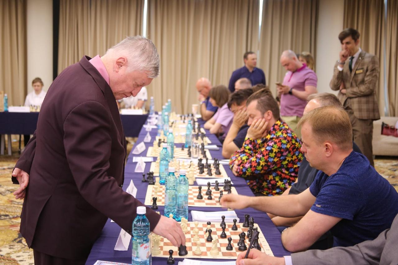 Фото Чемпион мира по шахматам Анатолий Карпов провел сеанс одновременной игры в Новосибирске 4