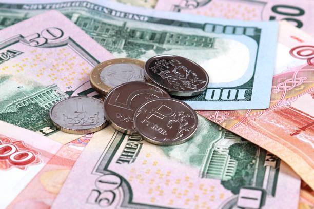 Фото Валютные качели: экономисты рассказали, что будет с долларом и рублём в мае-2022 5